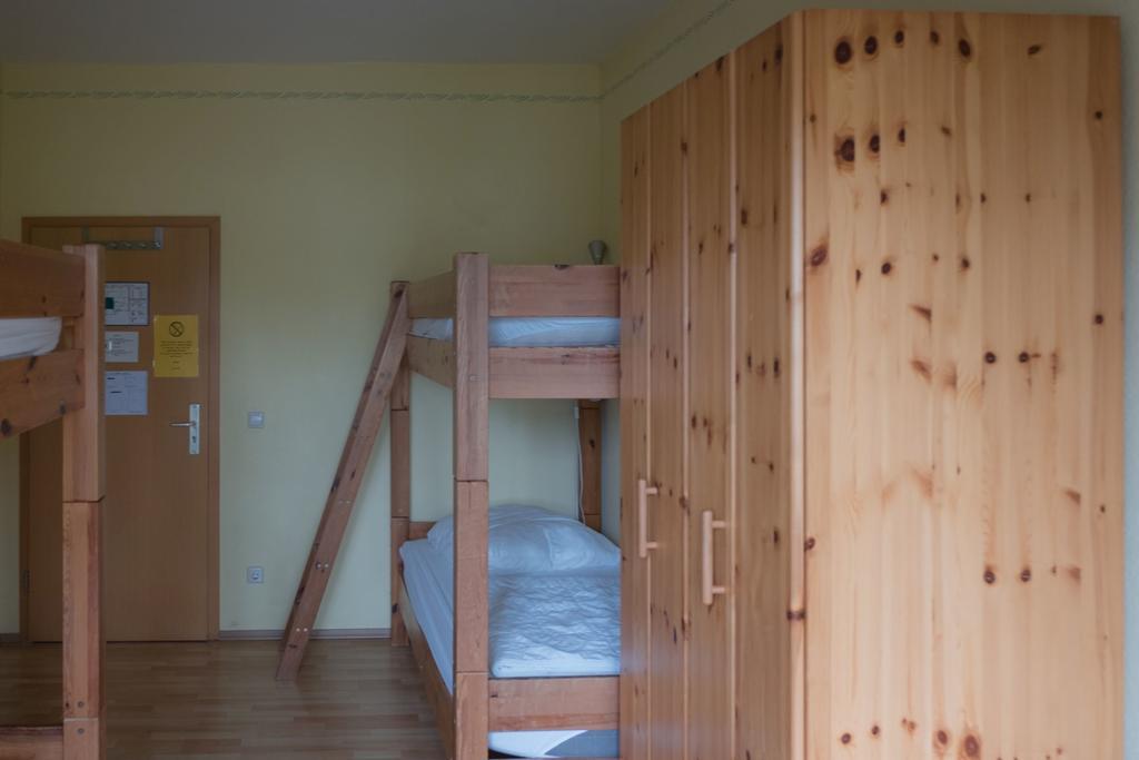 Louise 20 Hostel *