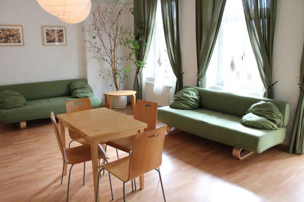 Louise 20 Hostel