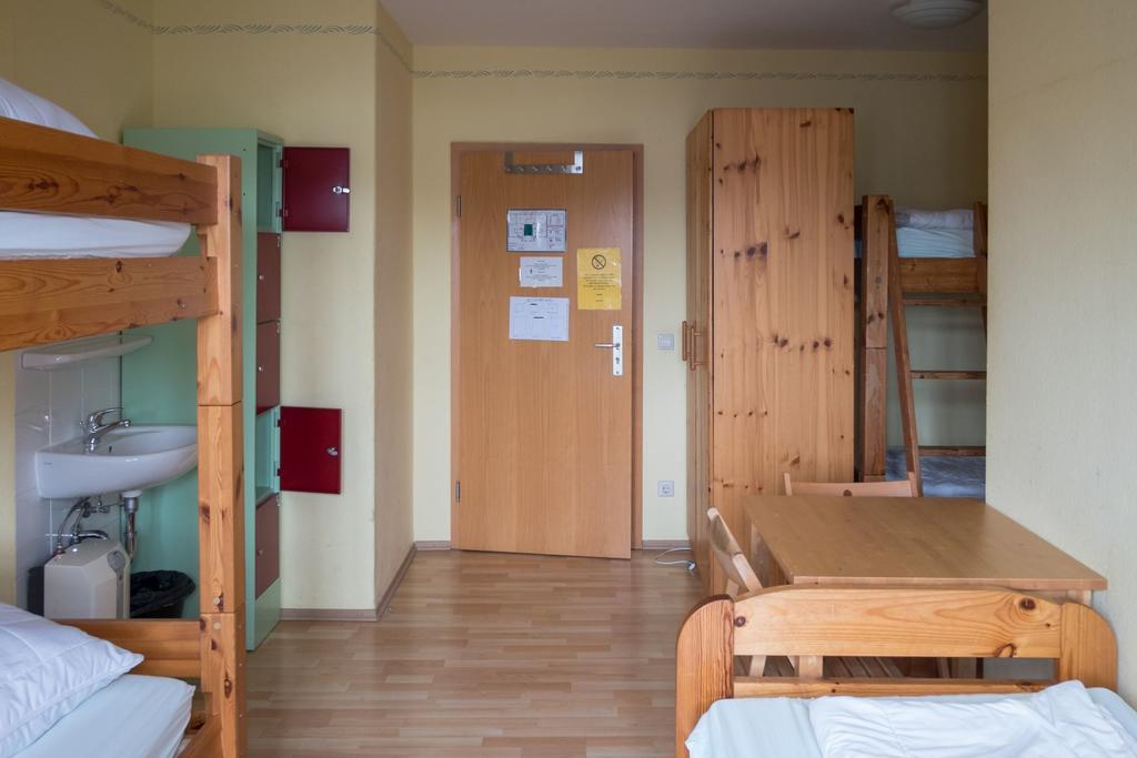 Louise 20 Hostel *